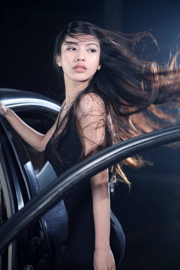 Mga Larawan: Ang sexy na modelo ng kotse na si Pan Shuangshuang ay kamukha ni Shu Qi sa isang car battle.88968.jpg