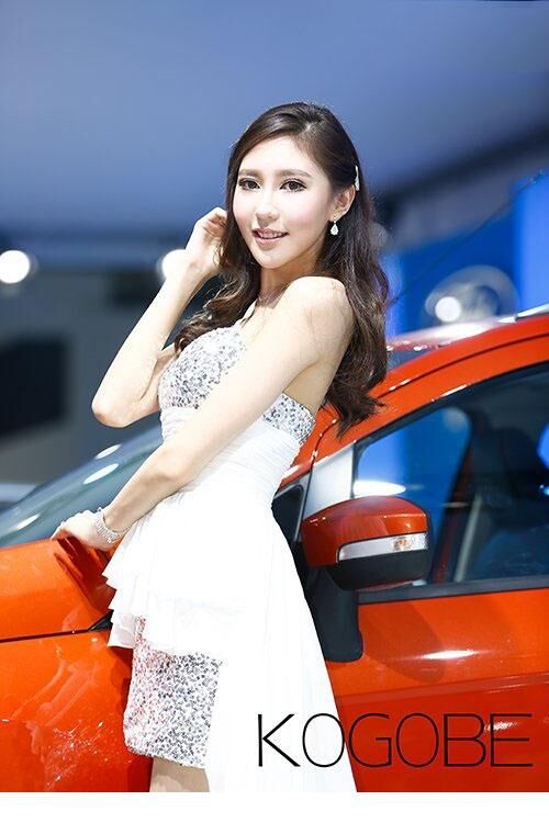 Ang magagandang babae sa car show ay kasing-aktibo ng mga kuneho (4 7)_Model beauty.8035.20141119124232.jpg