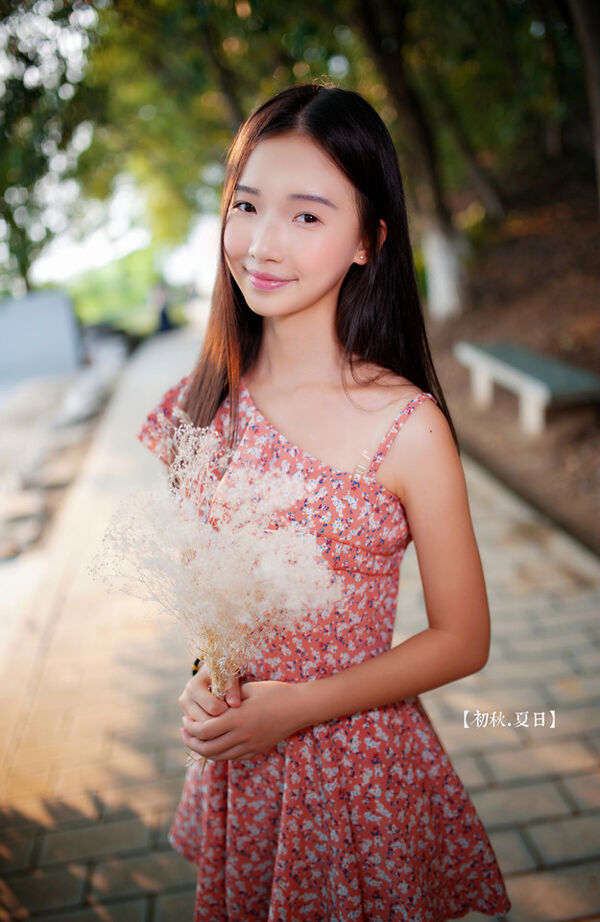 Fresh and beautiful girl in early autumn. Beautiful summer photo (8 17)_Beautiful photo.32406.20141123033105.jpg